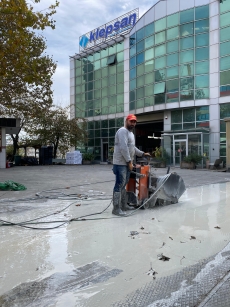 Fabrikada elektrik kablosu i�in kanal a�ma ve k�rma